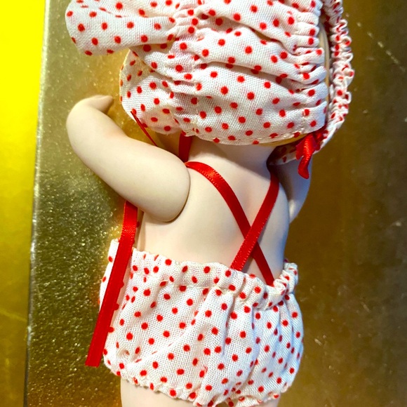 VINTAGE PORCELAIN DOLL WITH MOVEABLE ARMS WEARING WHITE w/RED POLKADOT OUTFIT 6” - Picture 9 of 12